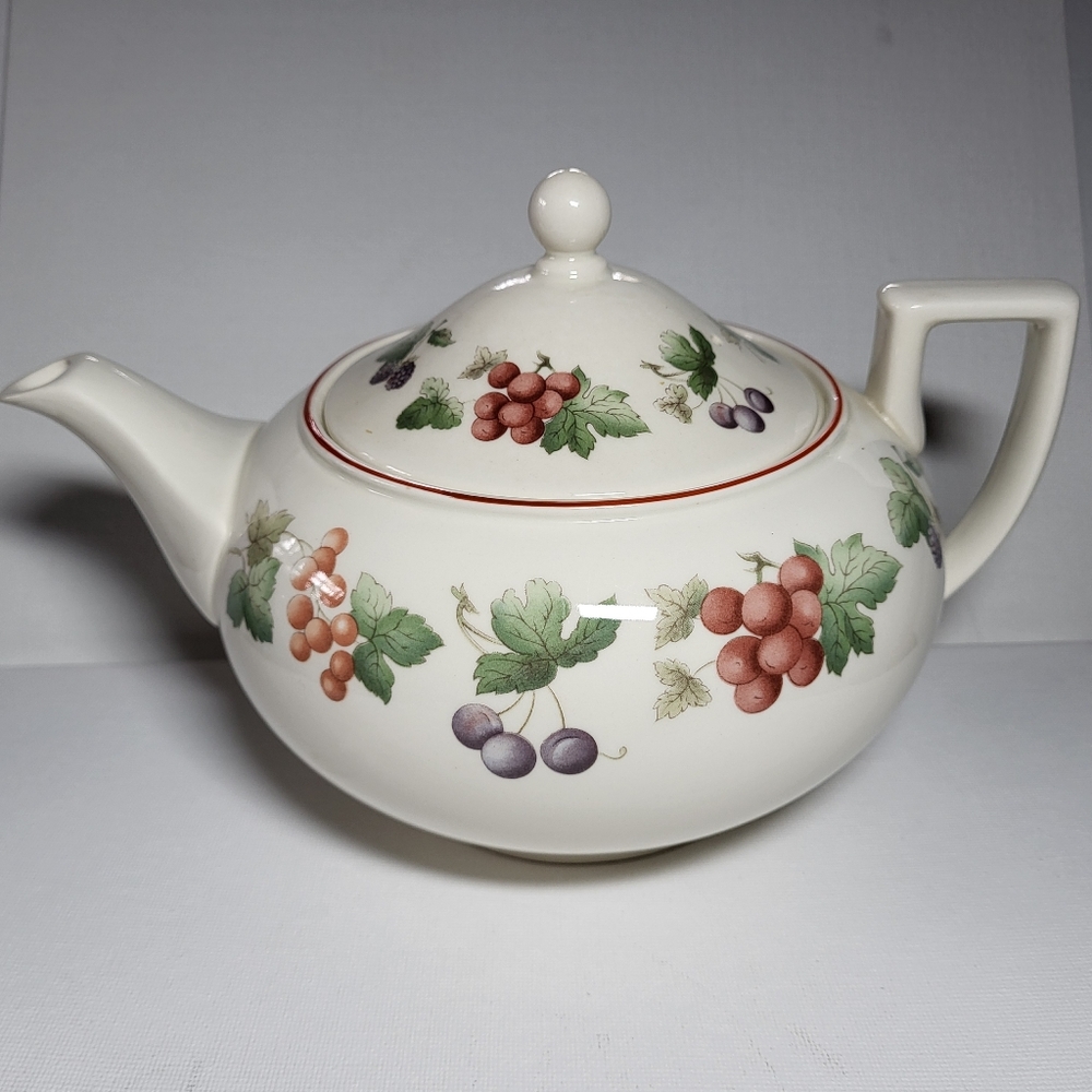 WEDGWOOD Queen's Ware Vintage "Provençe" Teapot With Fruit Design - Picture 1 of 12